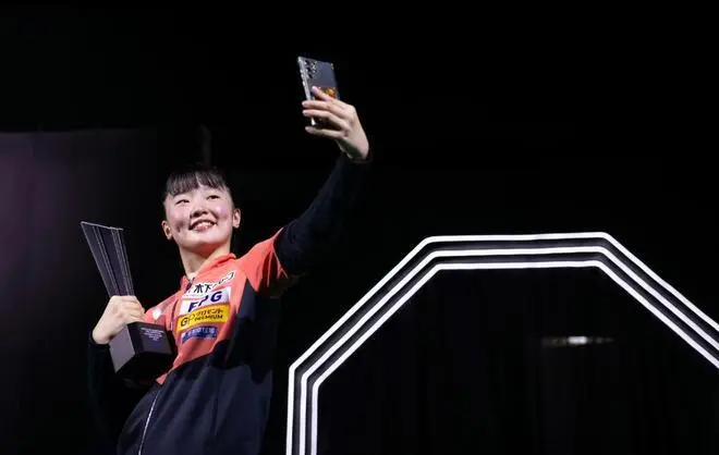 巴西乒乓球选手雨果逆转战胜德国选手杜达 世乒联WTT赛事爆冷