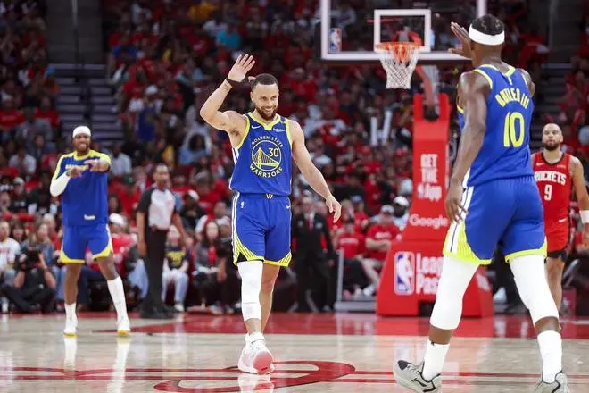 勇士客场击败火箭取得季后赛首胜 库里31分巴特勒25分申京26分