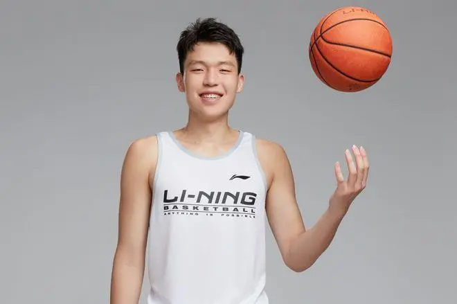 杨瀚森正式获得NBA选秀资格并将于5月3日赴美参加特训