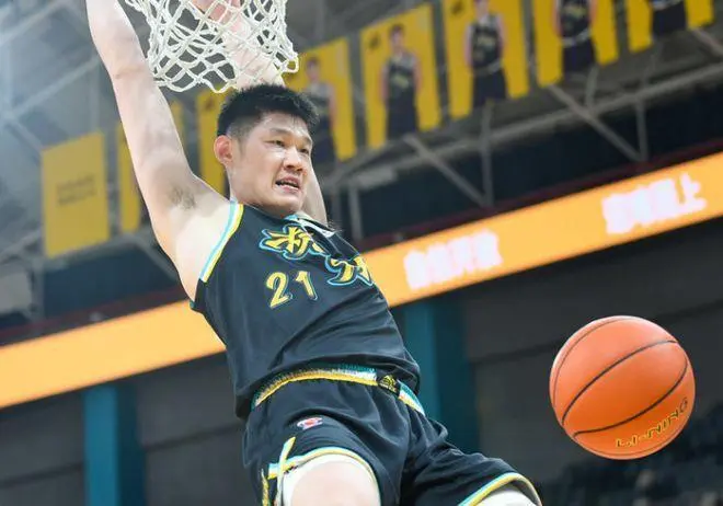 胡明轩状态低迷但广东队仍以微弱优势赢得关键比赛