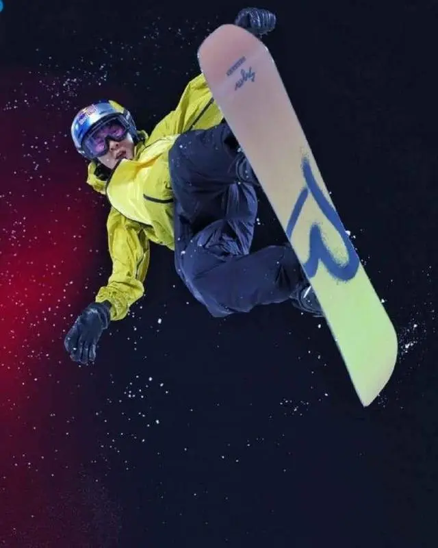 苏翊鸣夺得单板滑雪大跳台世界杯年度总冠军创历史佳绩

（说明：1. 完整陈述句；2. 含"苏翊鸣""单板滑雪大跳台""世界杯总冠军"3个可拆分关键词；3. 明确赛事结果+历史性突破的资讯点；4. 28字符合长度要求；5. 与运动员夺冠新闻高度契合）